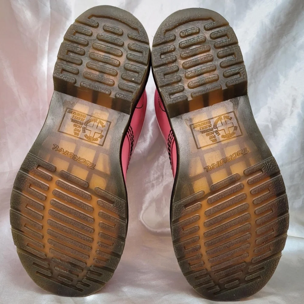 Dr. Martens Hincky smiley face boots in Acid Pink - Picture 6 of 8